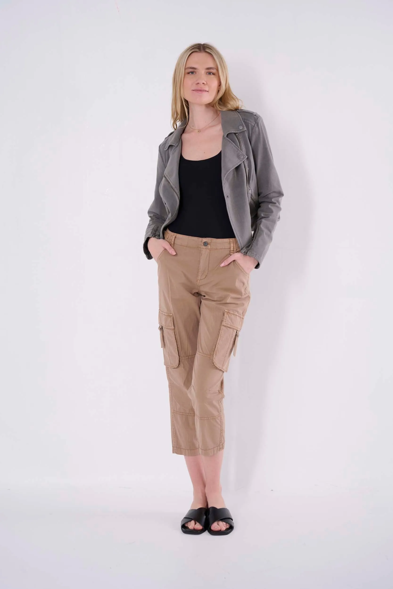 Janie Solid Stretch Poplin Pant