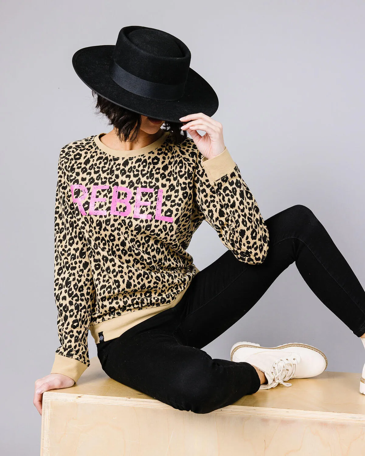 Leopard Rebel Graphic Sweatshirt | XS-S