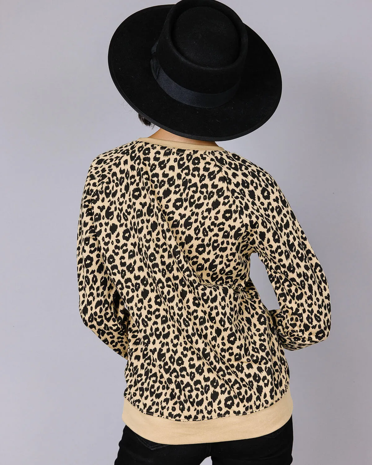 Leopard Rebel Graphic Sweatshirt | XS-S