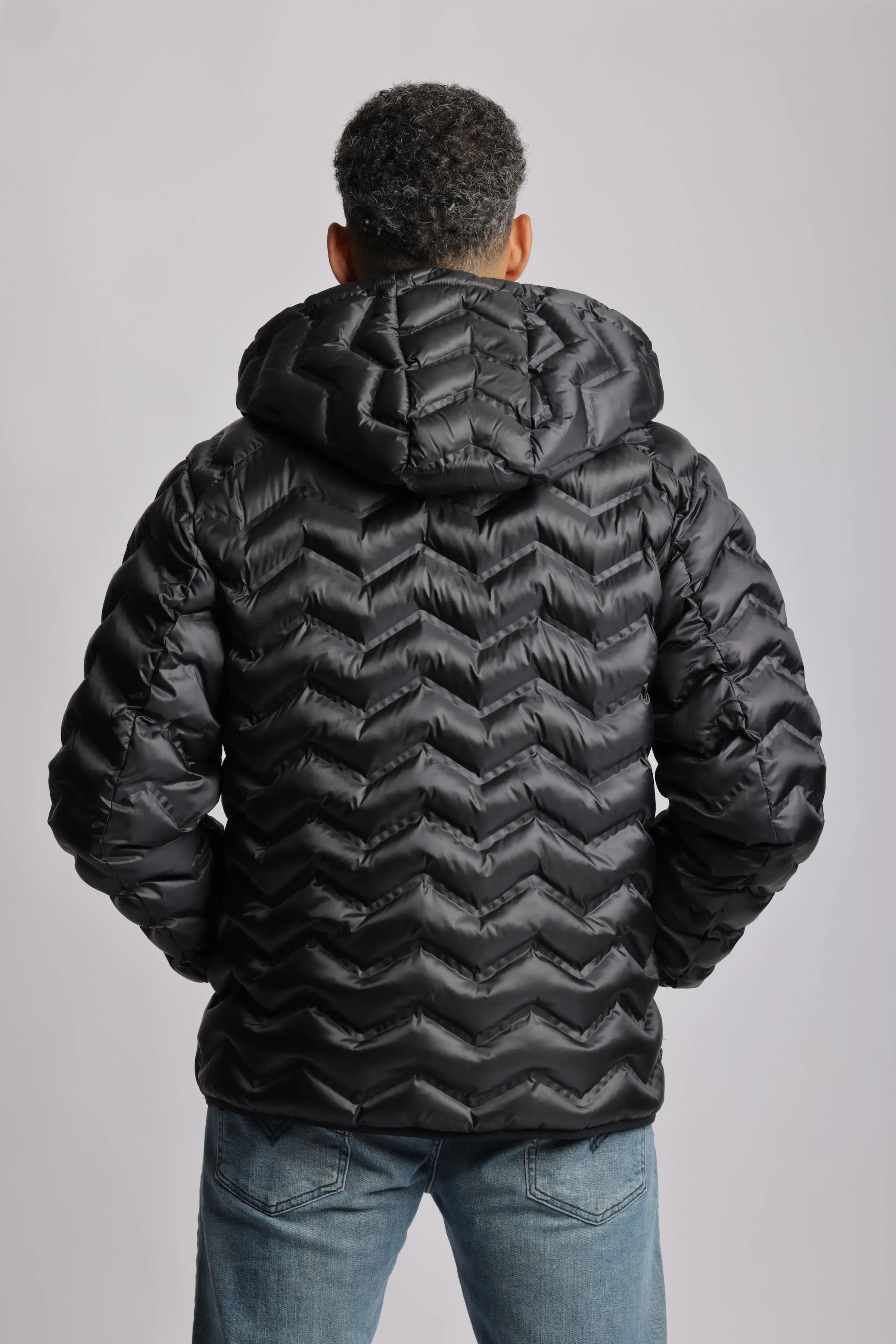 Men's packable puffer jacket in black