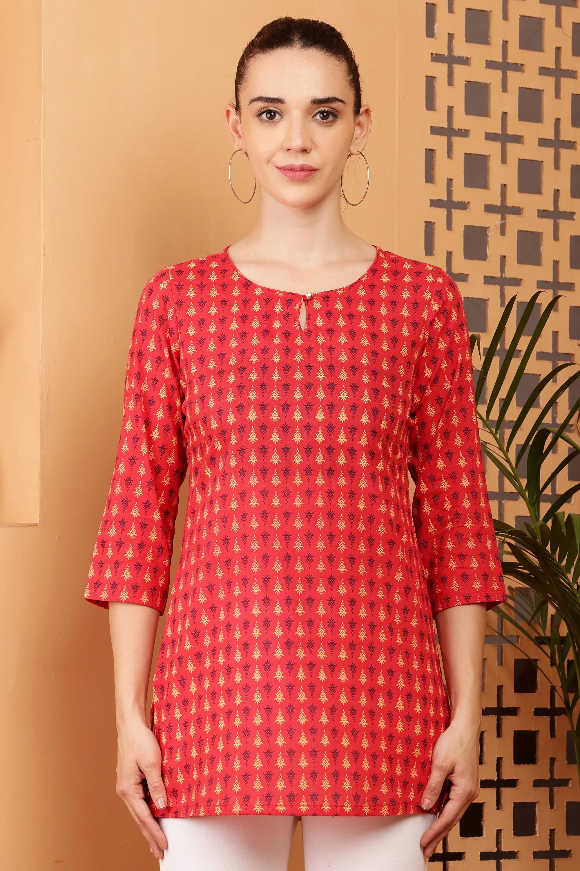 Women Red Applique Cotton Kurti