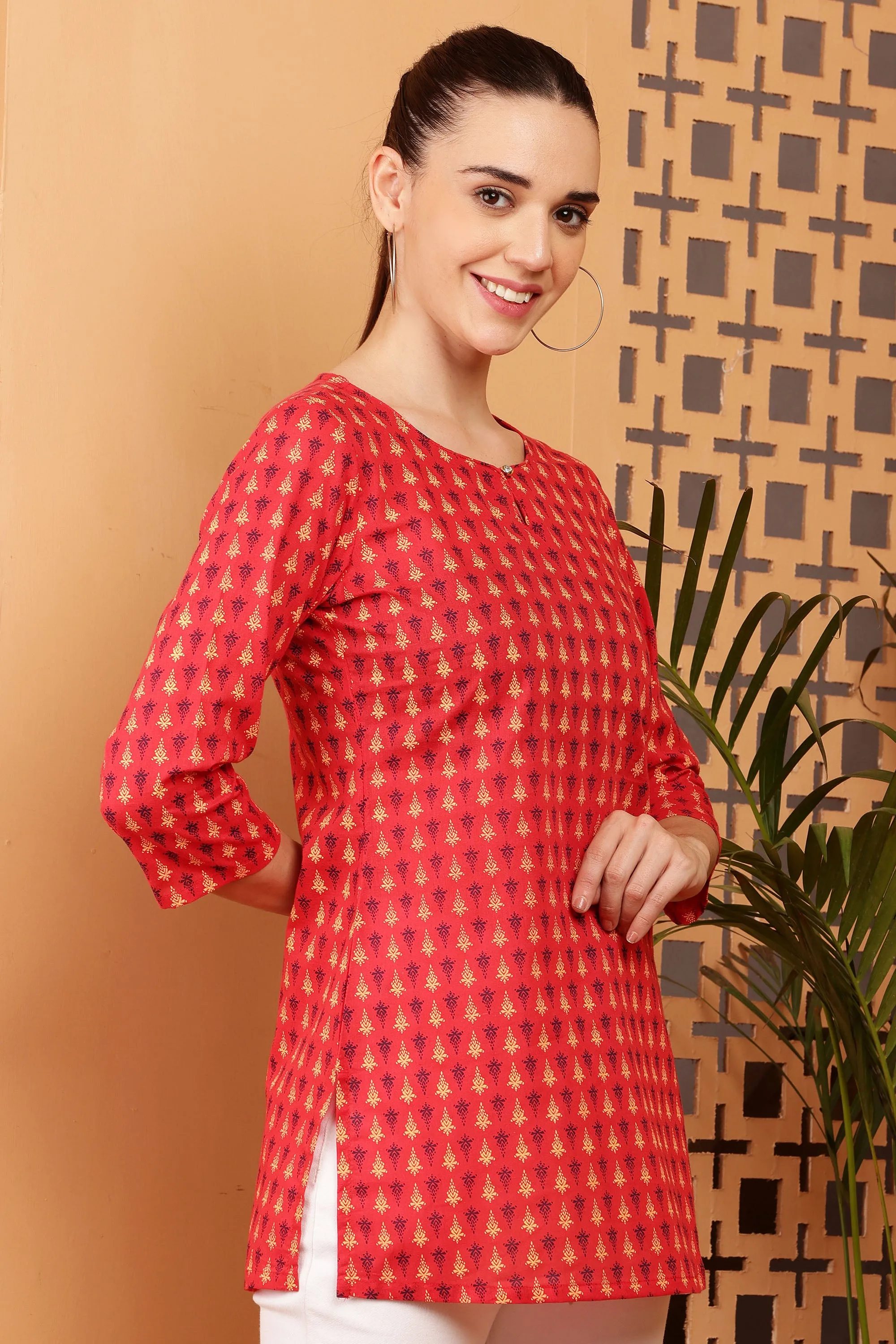 Women Red Applique Cotton Kurti